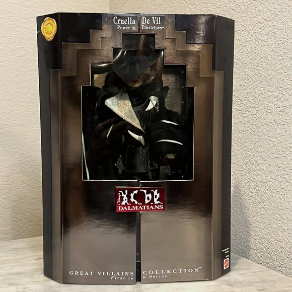 Cruella De Vil - Power in PInstripes - Picture 1 of 5